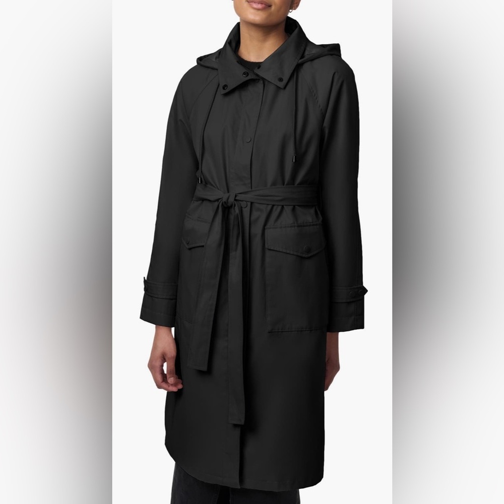 Bernardo Water Resistant Tie Belt Packable Raincoat
in Black